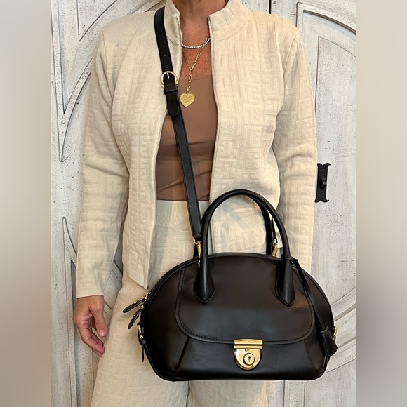 Salvatore Ferragamo: Fiamma, medium tote- Black - Picture 14 of 14